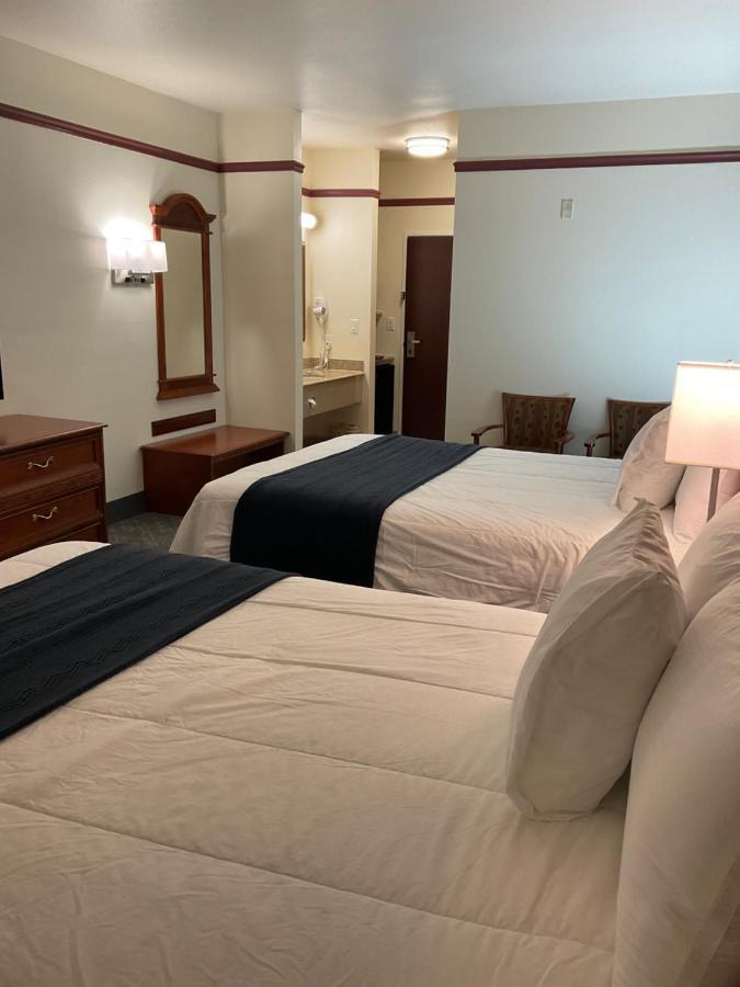 Budget Host Inn And Suites Cameron Esterno foto