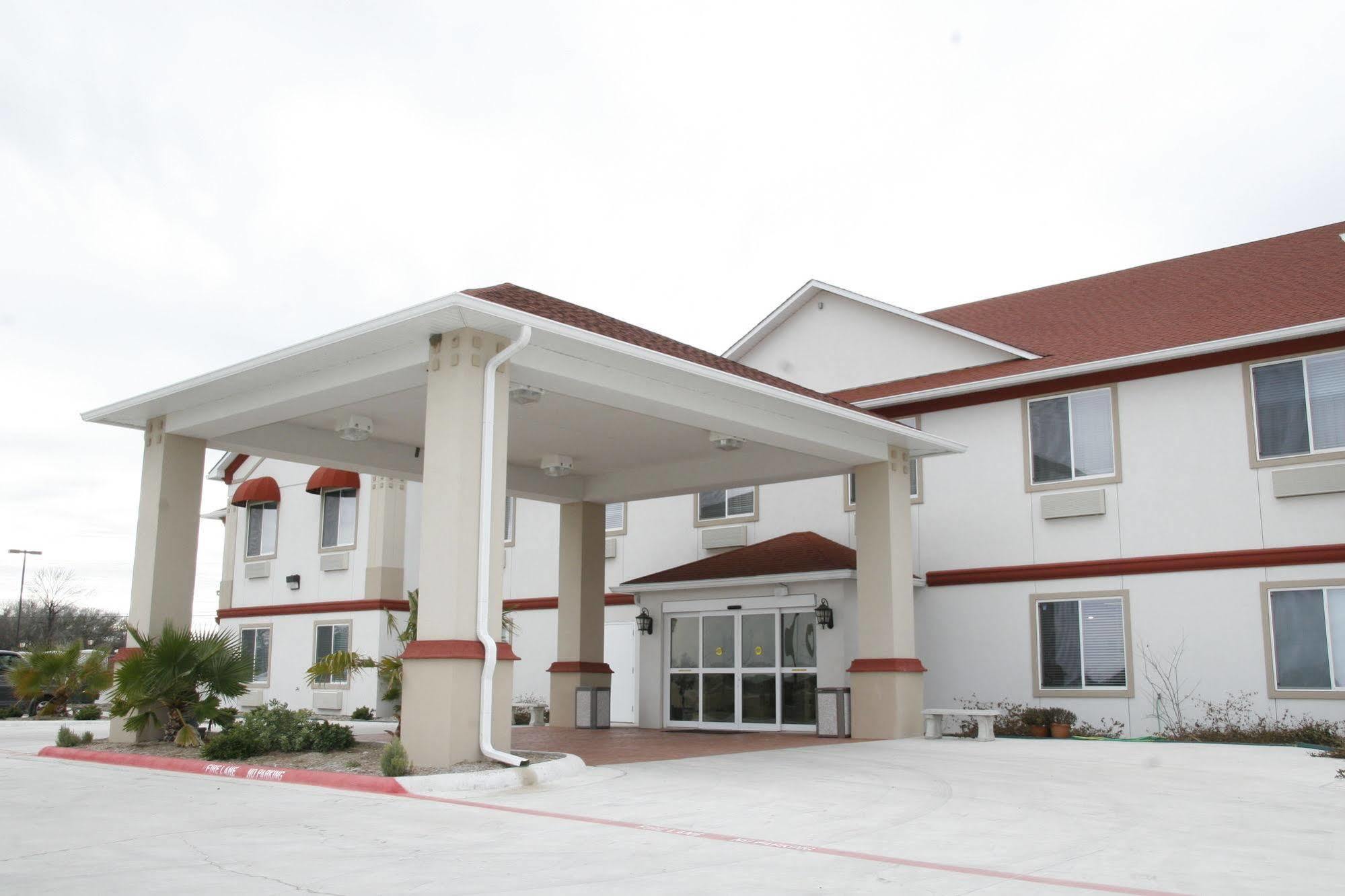 Budget Host Inn And Suites Cameron Esterno foto