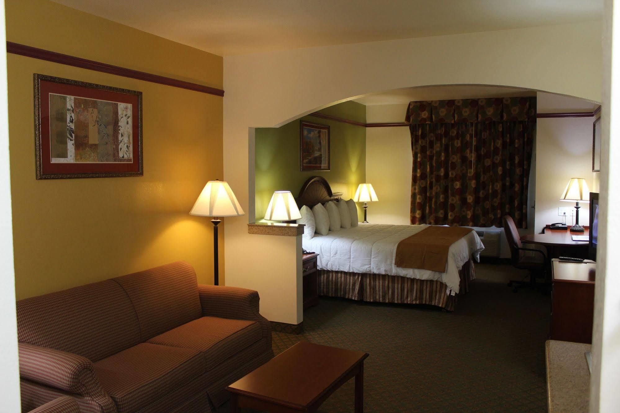 Budget Host Inn And Suites Cameron Esterno foto