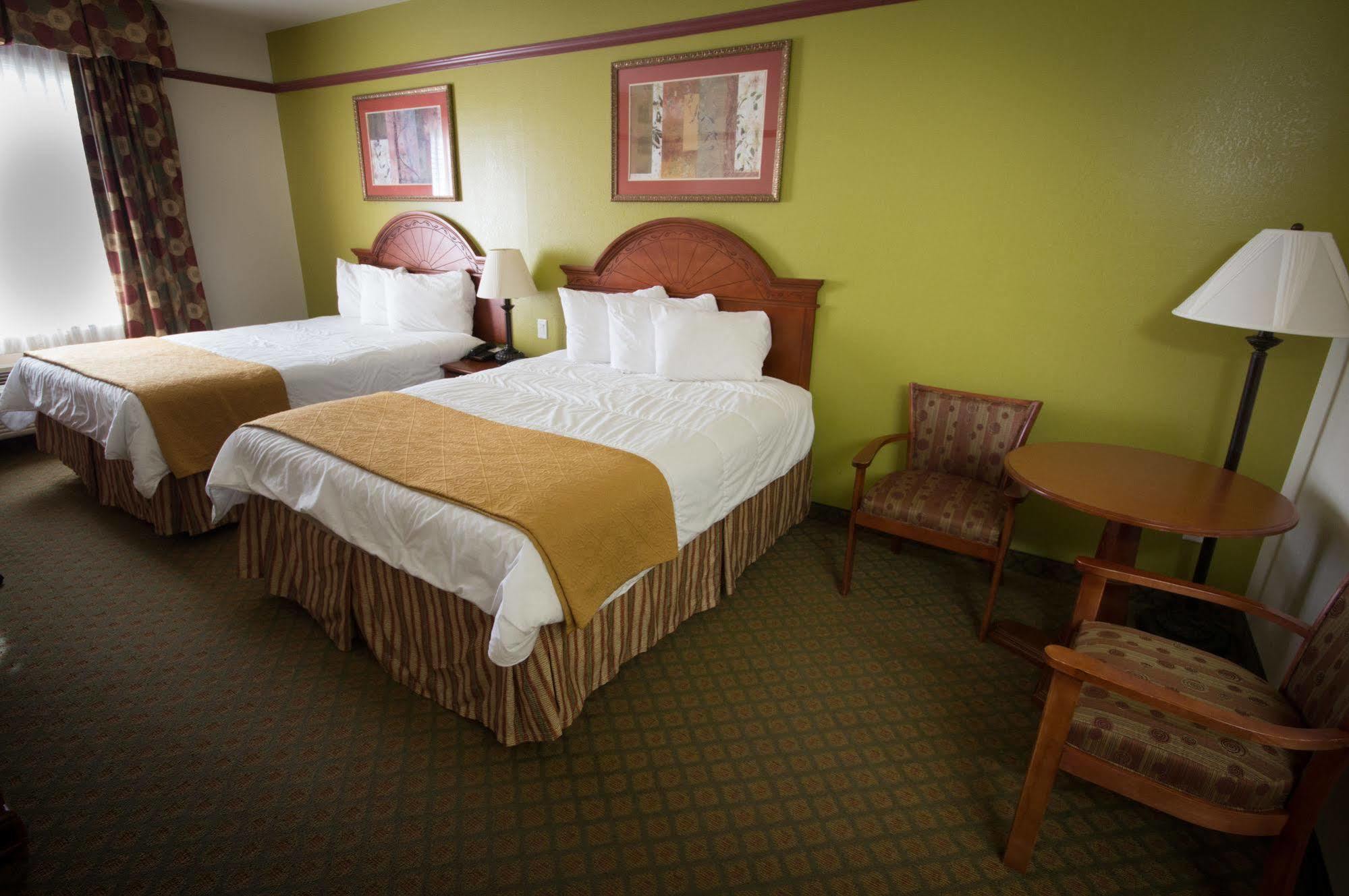 Budget Host Inn And Suites Cameron Esterno foto