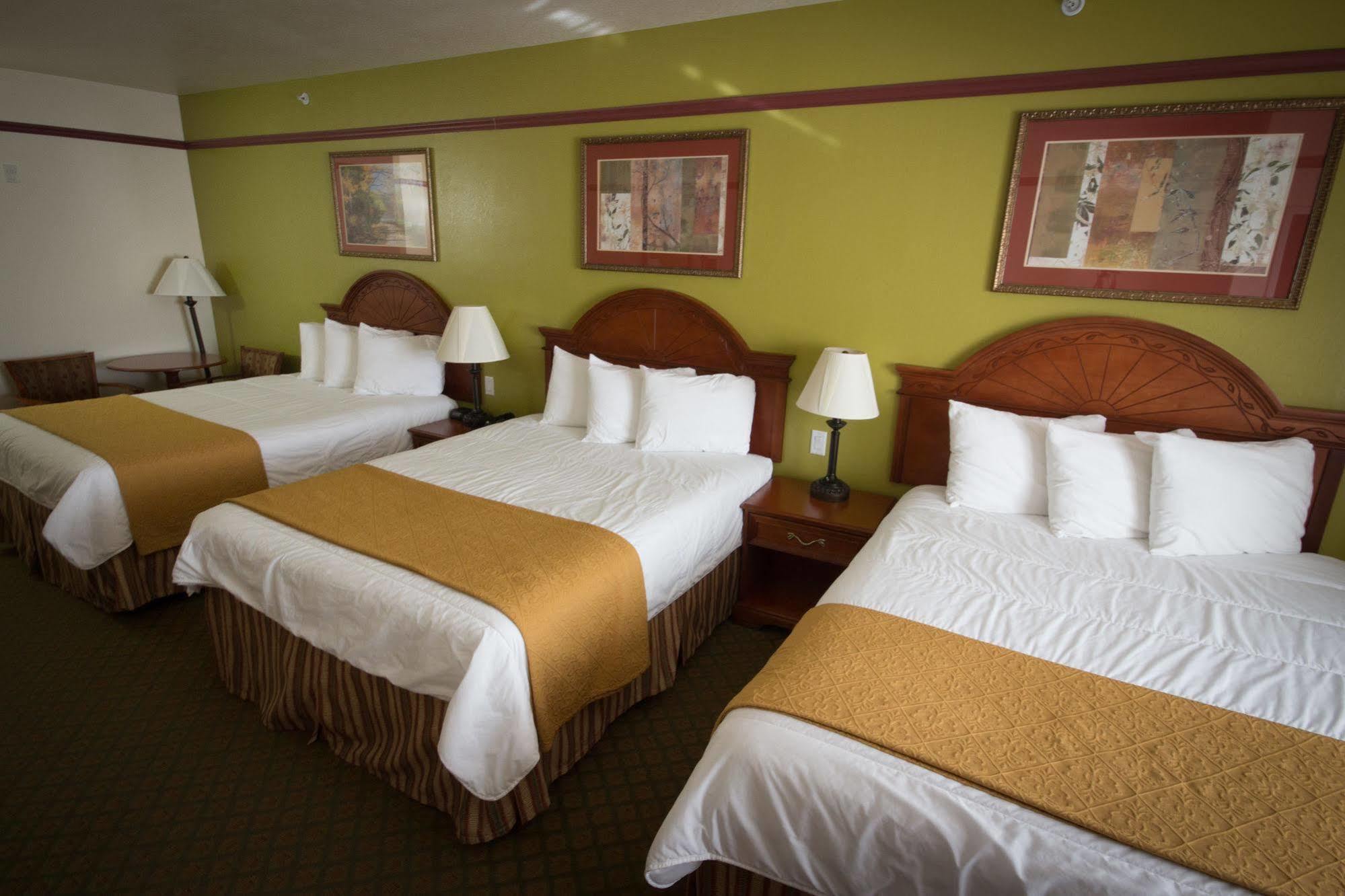 Budget Host Inn And Suites Cameron Esterno foto