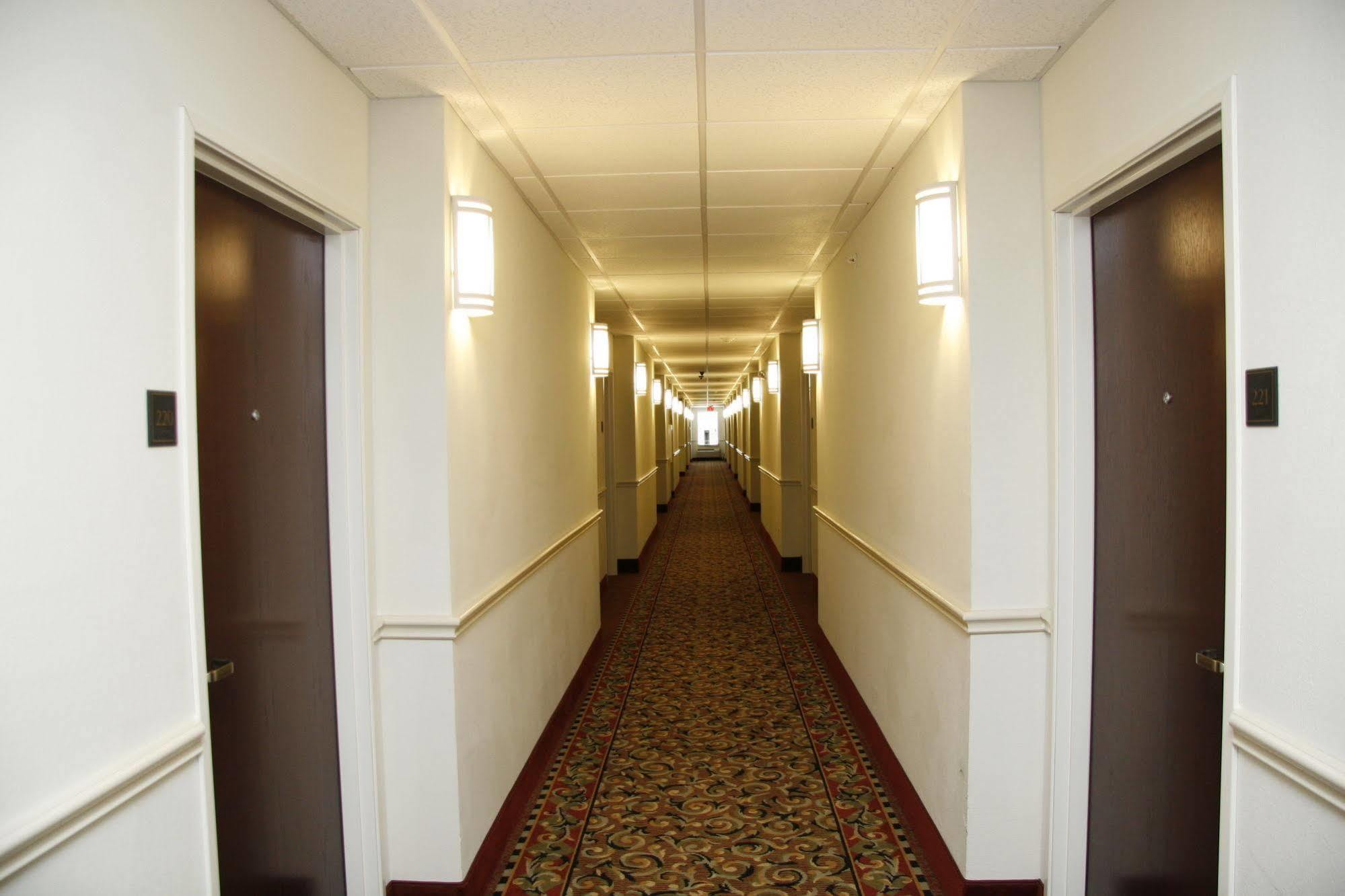 Budget Host Inn And Suites Cameron Esterno foto
